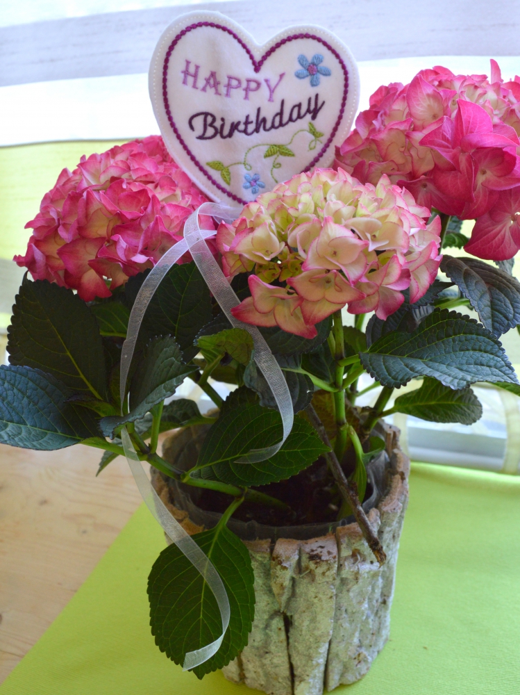 Bild 1 von ITH Stickdatei Blumenstecker  Geburtstag Happy Birthday