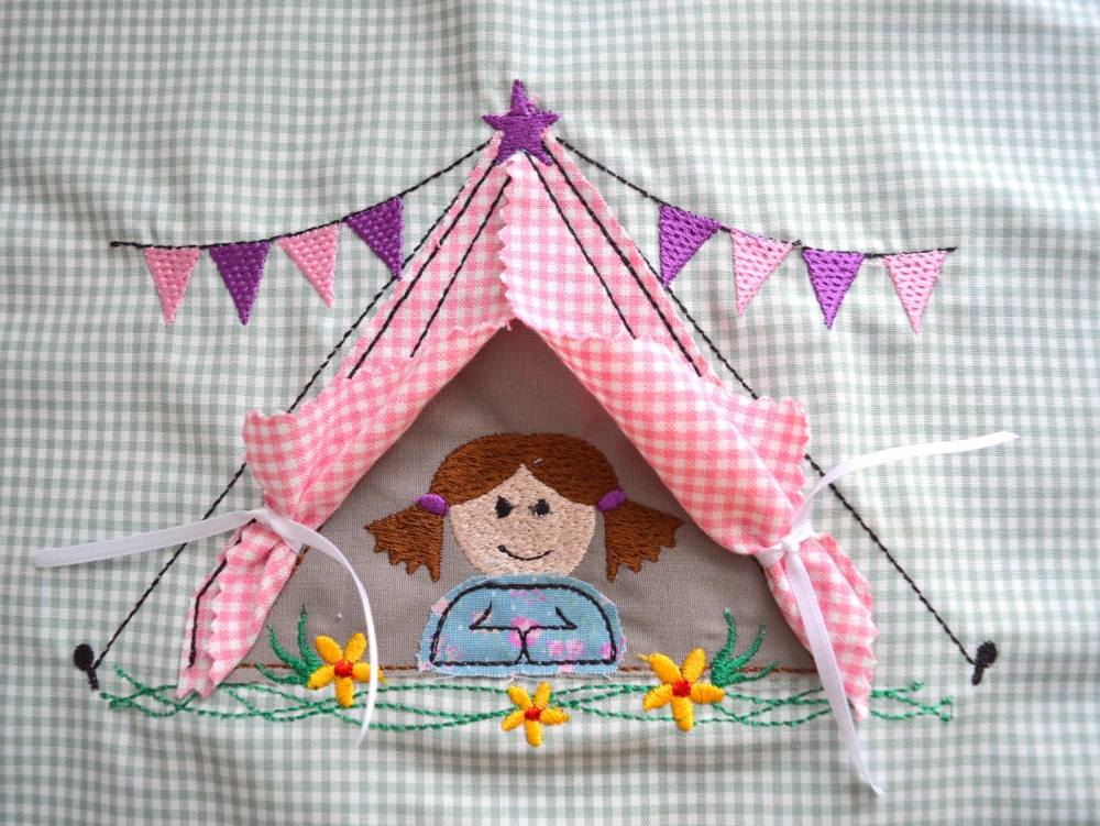 Bild 1 von Stickdatei Zelt doodle mit 3D Zelteingang, Camping, wir gehen zelten 13x18cm