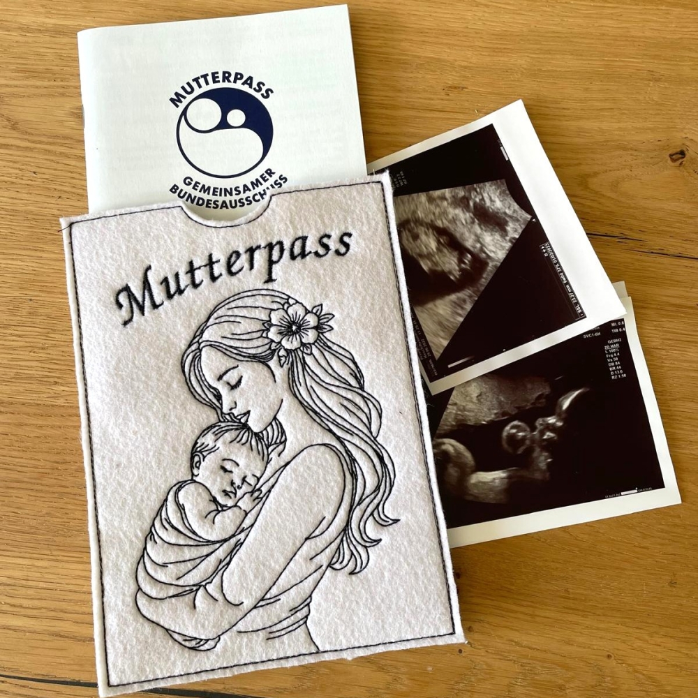 Bild 1 von Stickdatei Mama Mutter mit Baby Konturstickdatei in verschiedenen Größen mit ITH Mutterpass