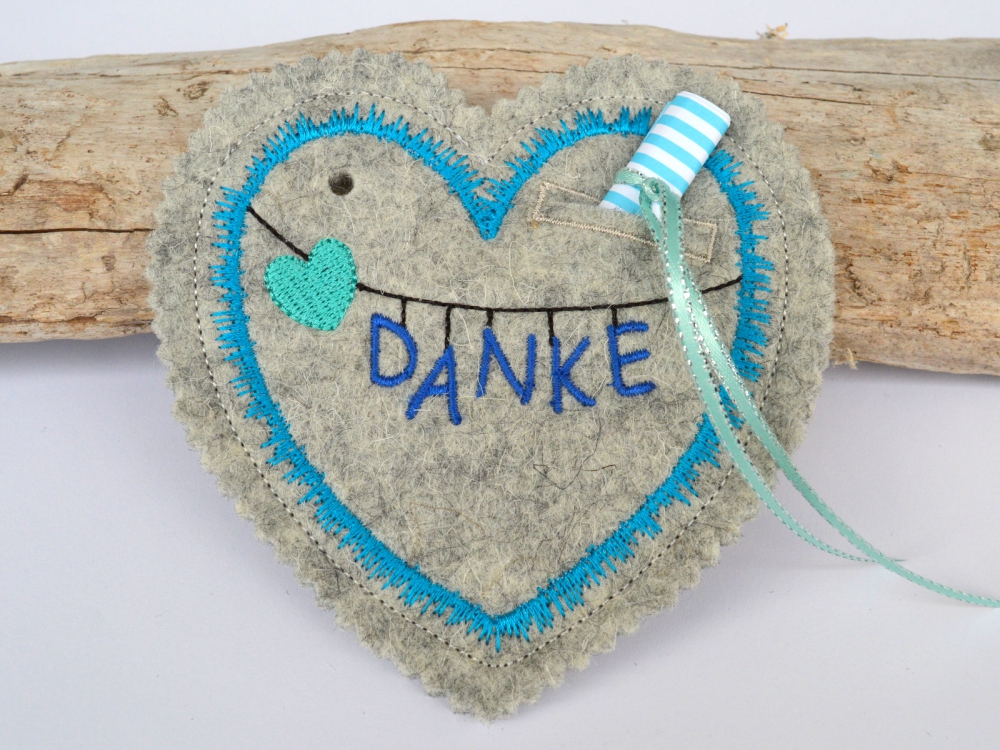 Bild 1 von ITH Stickdatei Geschenkanhänger Herzen mit Sprüche für Glückwünsche und Geldgeschenke